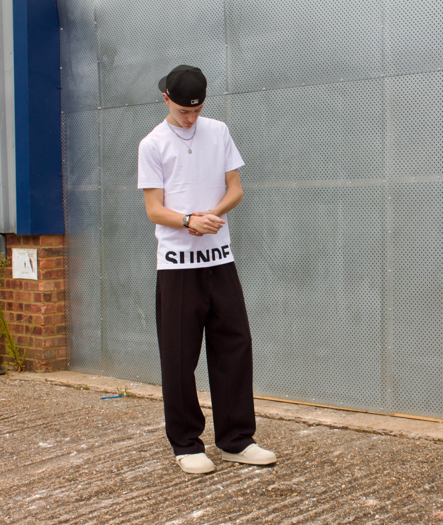 Cut logo tee