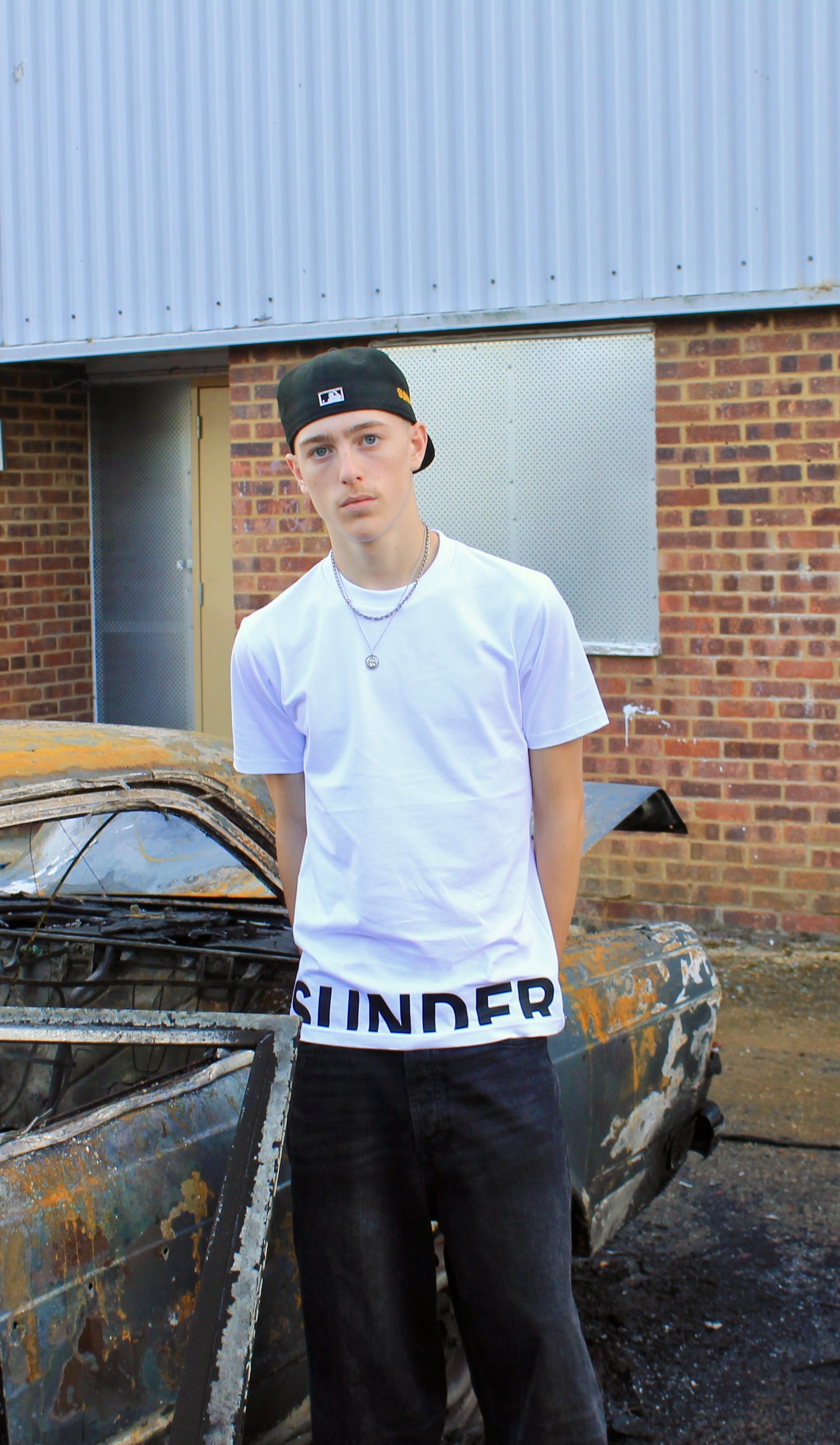 Cut logo tee